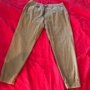 Broken thread size large. Jogger/khaki